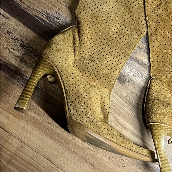 Rebels 7 women’s Boots Perforated Suede Leather Camel Square Toe Heels Wood - Picture 2 of 10